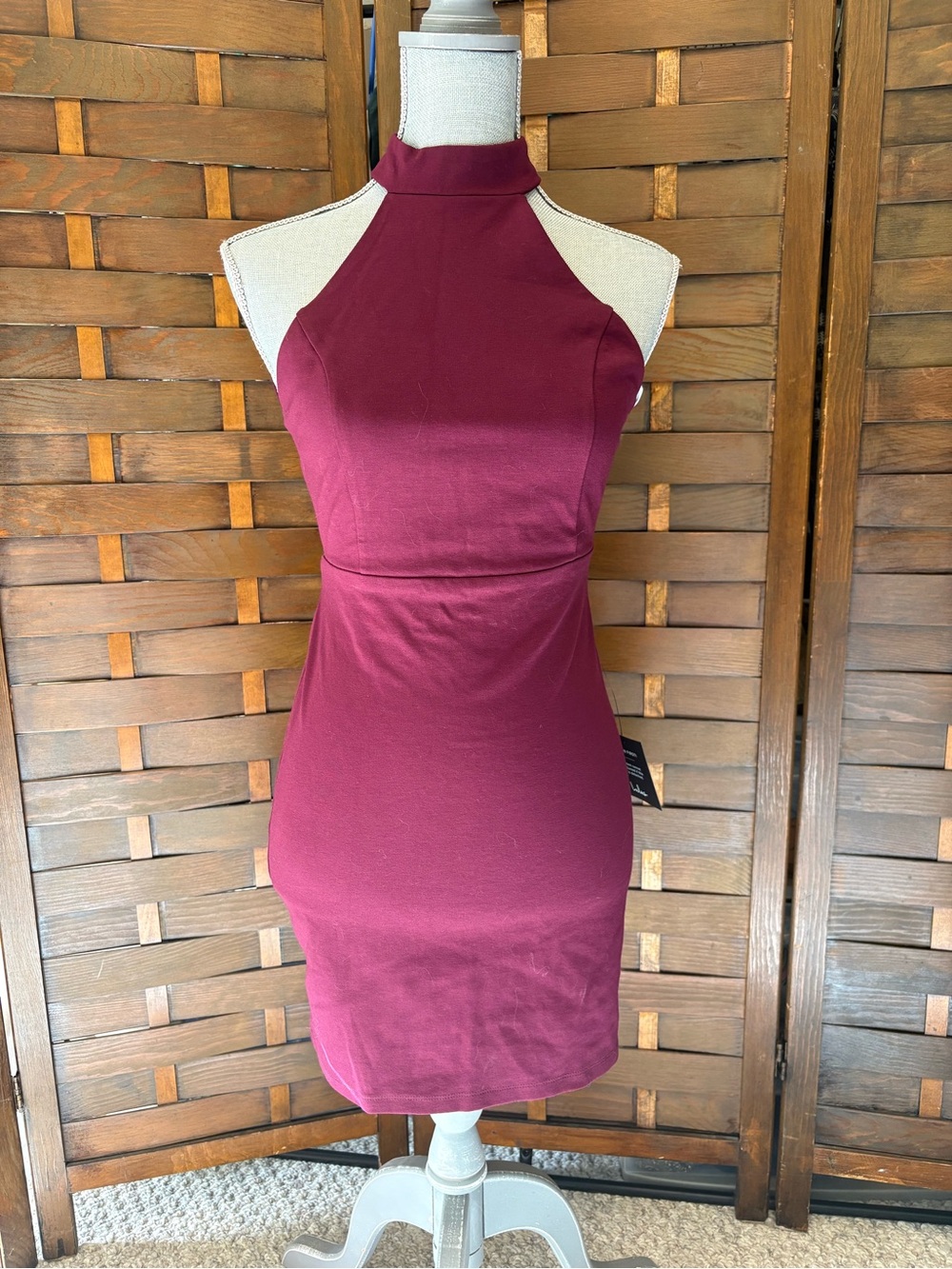 Nwt lulus Sleeveless High-Neck Bodycon Dress in Burgundy size small